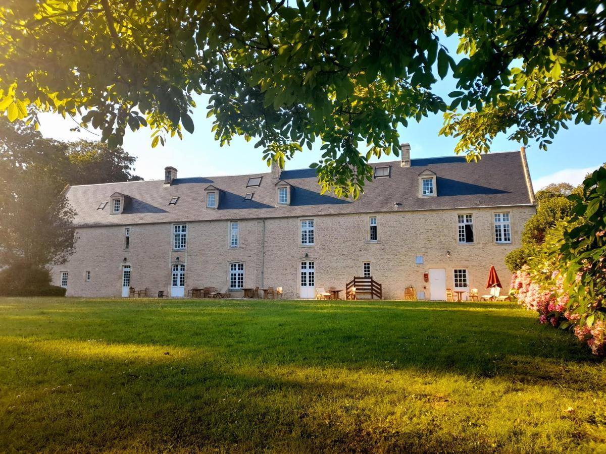Hotel Le Manoir De Mathan Crepon A La Campagne 5 Mn D'Arromanches Et 10 Mn De Bayeux Exterior photo