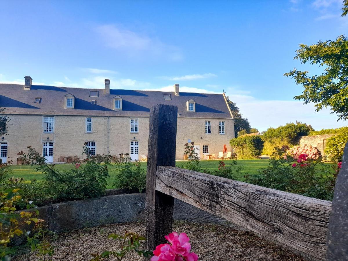 Hotel Le Manoir De Mathan Crepon A La Campagne 5 Mn D'Arromanches Et 10 Mn De Bayeux Exterior photo