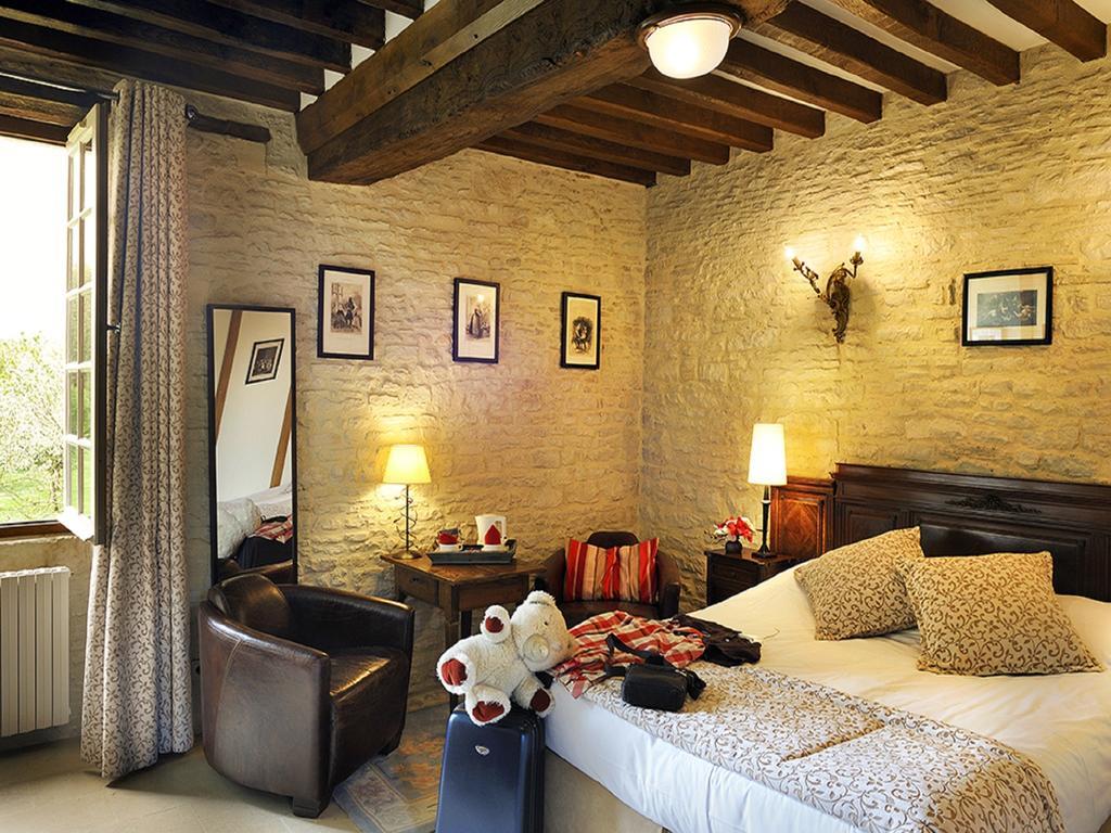 Hotel Le Manoir De Mathan Crepon A La Campagne 5 Mn D'Arromanches Et 10 Mn De Bayeux Room photo
