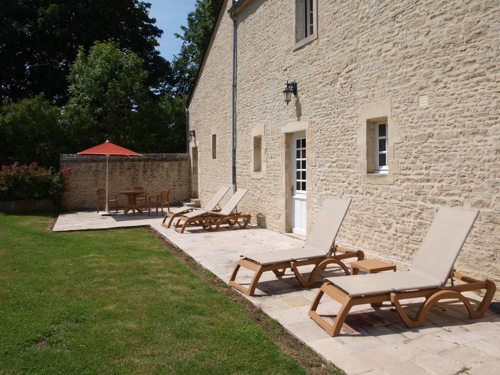 Hotel Le Manoir De Mathan Crepon A La Campagne 5 Mn D'Arromanches Et 10 Mn De Bayeux Exterior photo